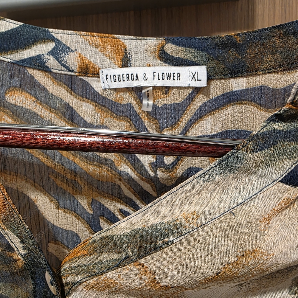 Abstract Print Button-Up Blouse - Picture 3 of 7
